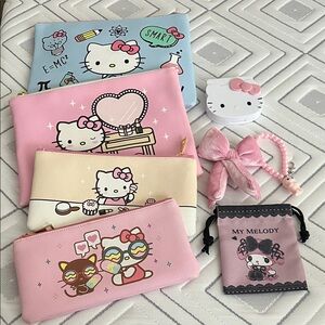 Hello Kitty Pouch Set